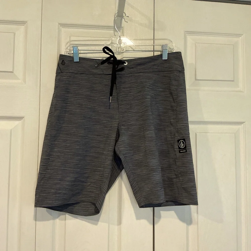 🩷 Volcom Gray Board Shorts - Size 30